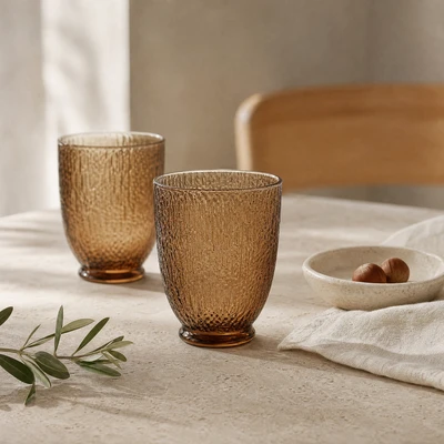 Fargede vannglass