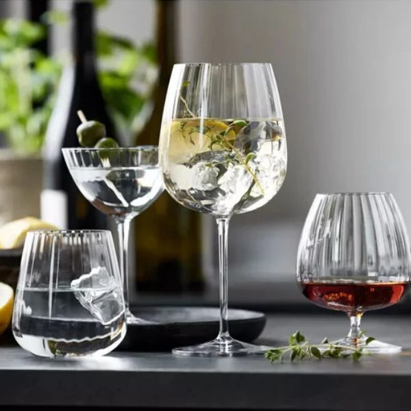 Luigi Bormioli Optica Martiniglass 22 cl 94500144 by Luigi Borm color Svart