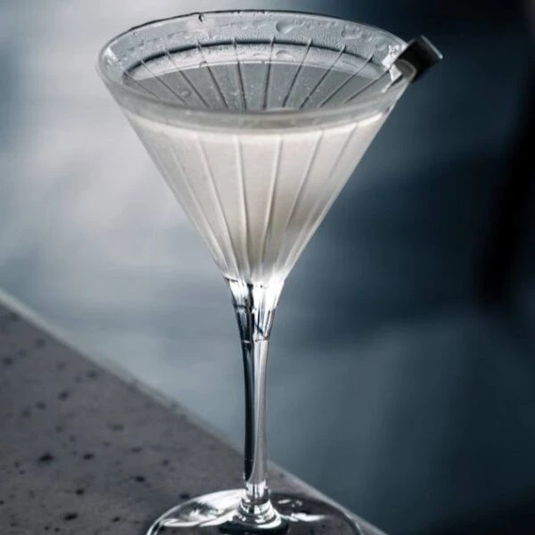 RCR Timeless Martiniglass 21 cl 6 stk. Glas0766 by RCR Glas color Svart