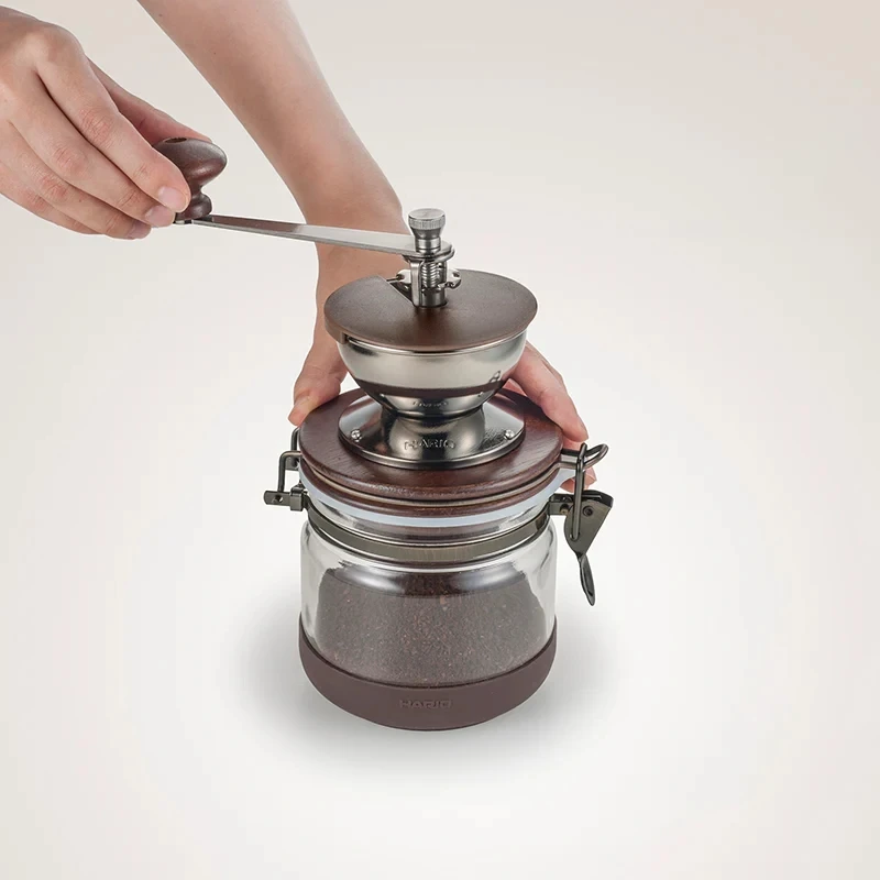 Kaffekvern med beholder CMHN-4 by Hario color Svart