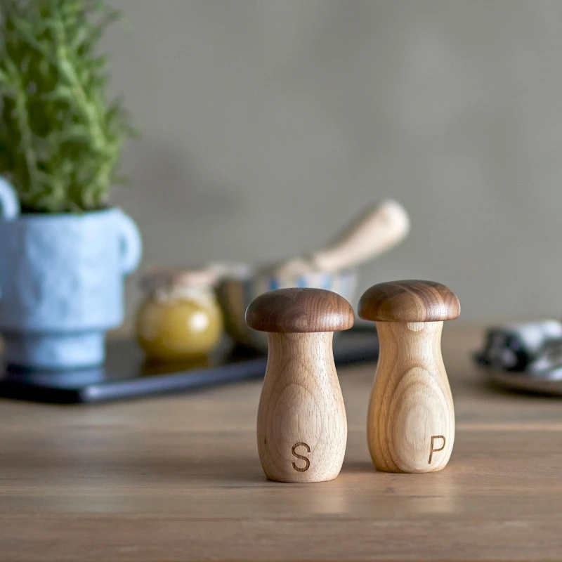 Rahim Salt- & Peppersett, Brun, Gummitre 2 stk 82060449 by Bloomingville color Svart