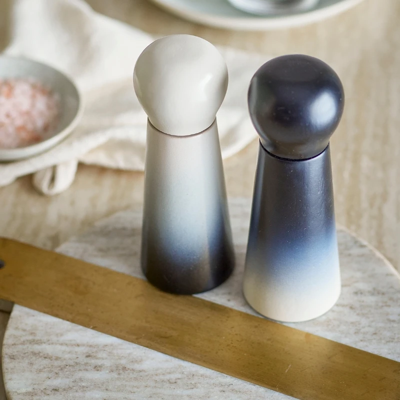 Hyman Salt- & Pepperkvern, Blå, Gummitre 2 stk. 82072654 by Bloomingville color Svart