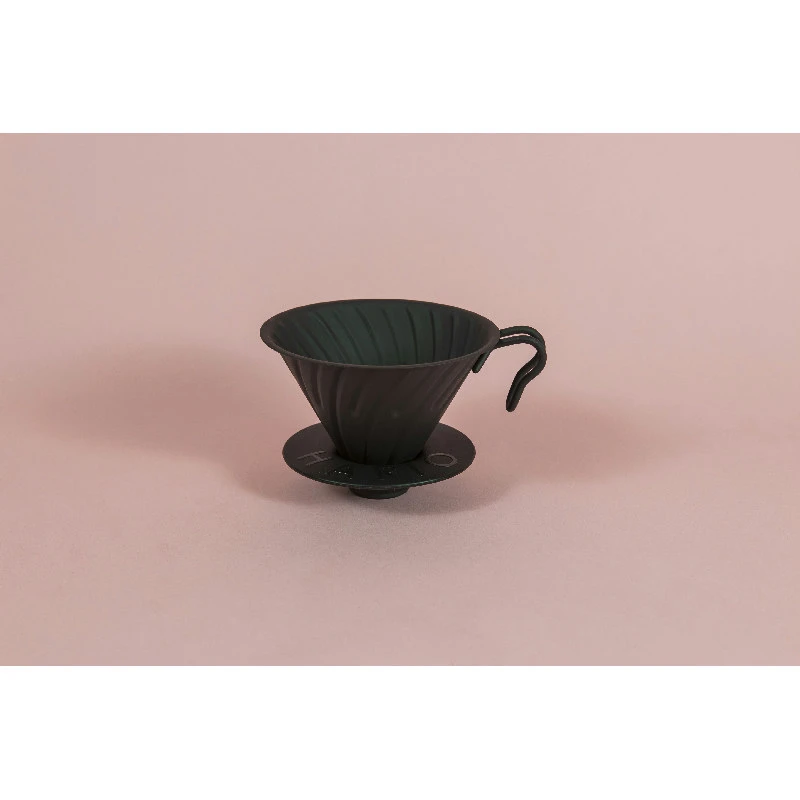 V60 Metal Dripper / Matt Svart - Hario VDMR-02-MB by Hario color Svart