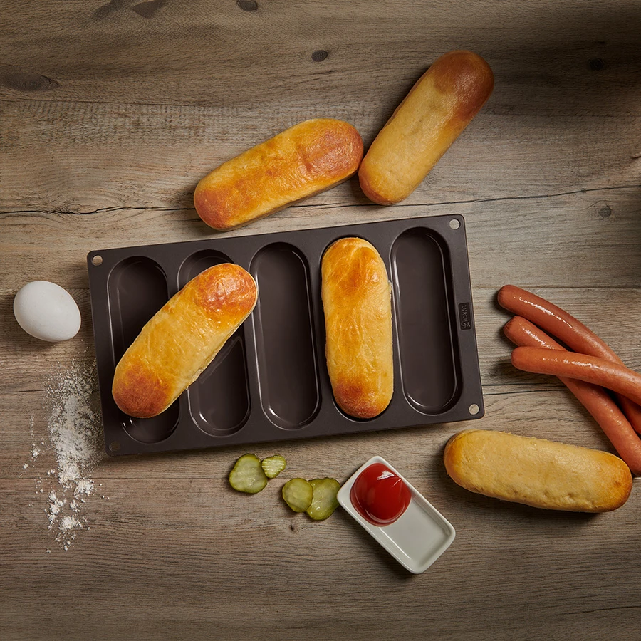 Lurch Pølsebrød Bakeform i Silikon 30x16 cm 5 stk LU85093 by LURch color Svart