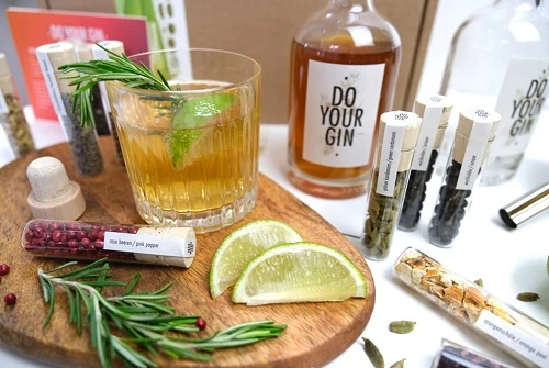 Lag din egen gin gaveeske – Lag din egen gin Doyourown2 by Rbdrinks color Svart