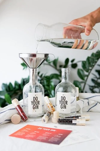 Lag din egen gin gaveeske – Lag din egen gin Doyourown2 by Rbdrinks color Svart