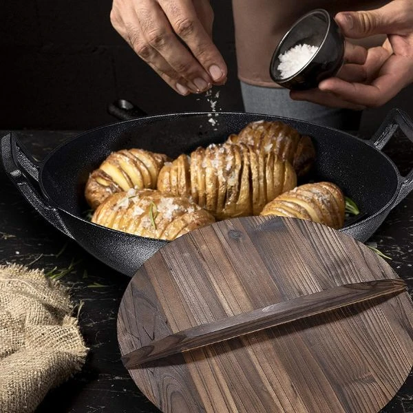 Støpejernswok med trelokk Ø36 cm 30-WOK1014-3 by Hâws color Svart