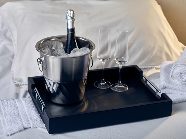 Solid sort butlersbrett med metallhåndtak 45 x 33 cm BTM4533BK by Genware color Svart