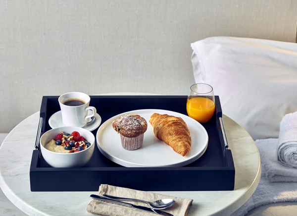 Solid Sort Butlersbrett med metallhåndtak 50 x 39,5 cm BTM5040BK by Genware color Svart
