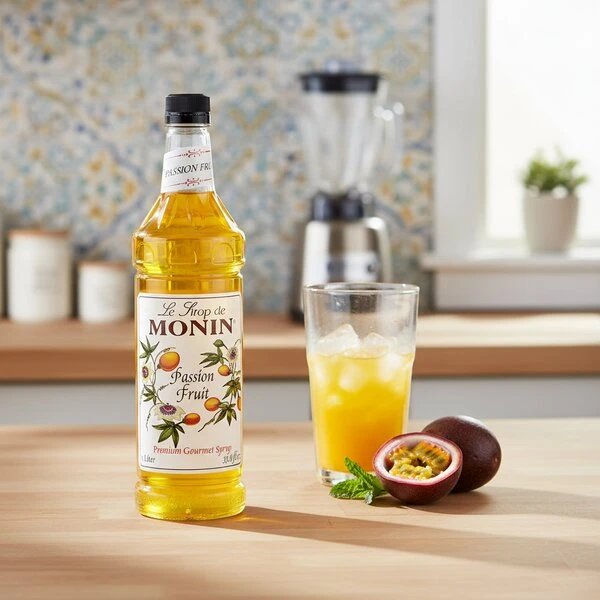Monin Sirup Pasjonsfrukt FL 100 (PET) 67051 by MONIN color Svart