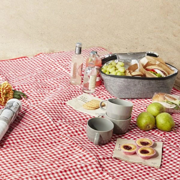 Piknikpledd Rød/Hvit Rutete By Bercato 150x135cm B79082 by SCANDINAVIAN HOME color Svart
