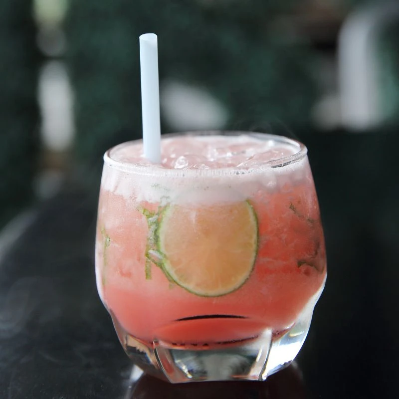 Astronaut – En frisk og festlig drink med Råstoff Strawberry-Rhubarb