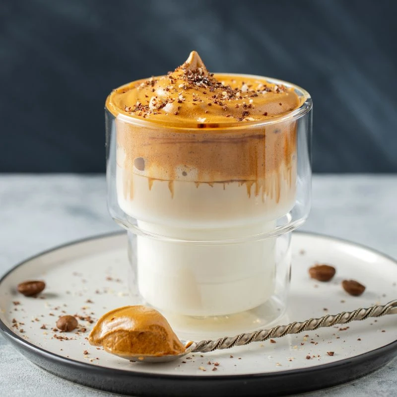 Raw Dalgona Caramel – En luksuriøs iskaffe med en vri