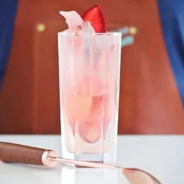 Oppskrift på Strawberry Cooler cocktail 