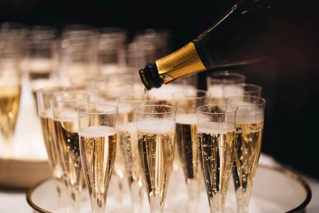 7 CHAMPAGNEGLASS TIL DEG SOM ELSKER CHAMPAGNE