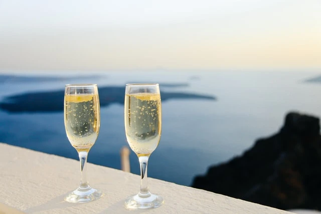 15 INTERESSANTE FAKTA DU HELT SIKKERT IKKE VISSTE OM CHAMPAGNE