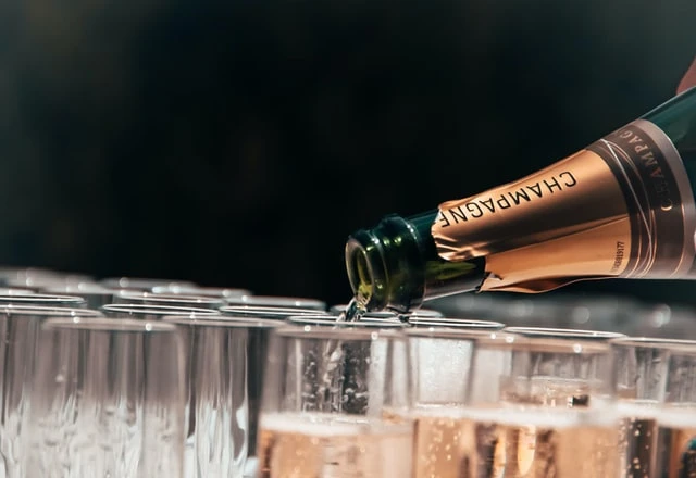 Glasset til festlige anledninger – utvid din kunnskap om champagneglass