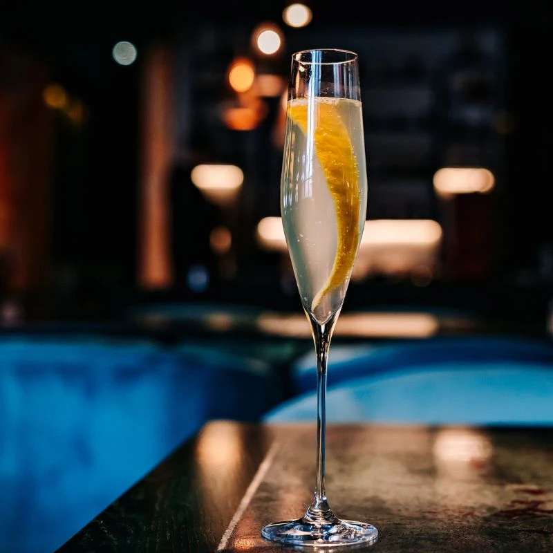 Den perfekte Champagne Cocktail – en klassisk festdrik