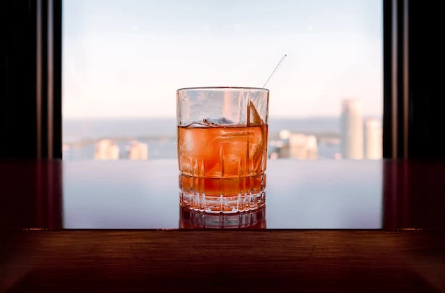 Drikker med whisky